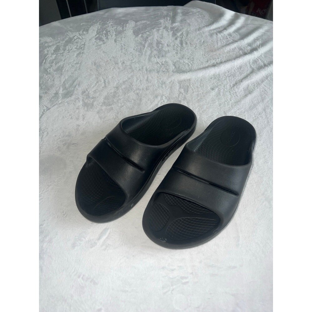 Oofos orthopedic sandals M sz 7, W sz 9